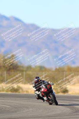 media/Jan-10-2025-CVMA Friday Practice (Fri) [[489e0da257]]/Group 4 and Trackday/Session 5 (Turn 7)/